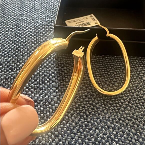 Macy’s 14Kt Gold Large Oblong Hoop Earrings - Picture 2 of 6